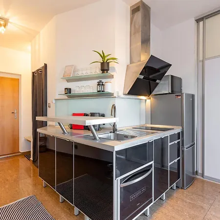 Royal Vista Apartment, Free Parking Апартаменти *